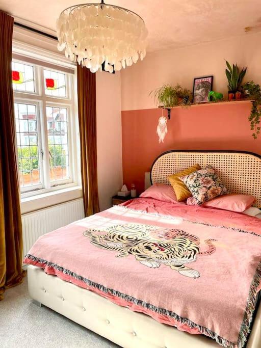 3 Bedroom Spacious Seaside Apartment With Estuary Views Southend-on-Sea Exterior photo