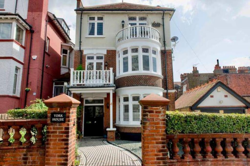 3 Bedroom Spacious Seaside Apartment With Estuary Views Southend-on-Sea Exterior photo