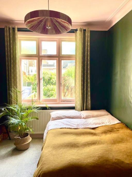 3 Bedroom Spacious Seaside Apartment With Estuary Views Southend-on-Sea Exterior photo