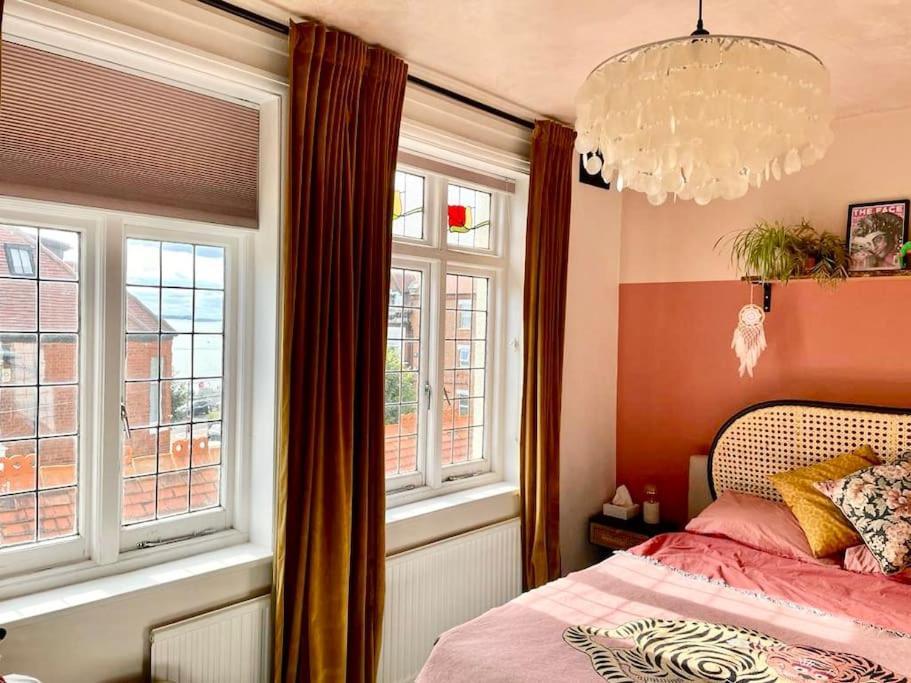 3 Bedroom Spacious Seaside Apartment With Estuary Views Southend-on-Sea Exterior photo